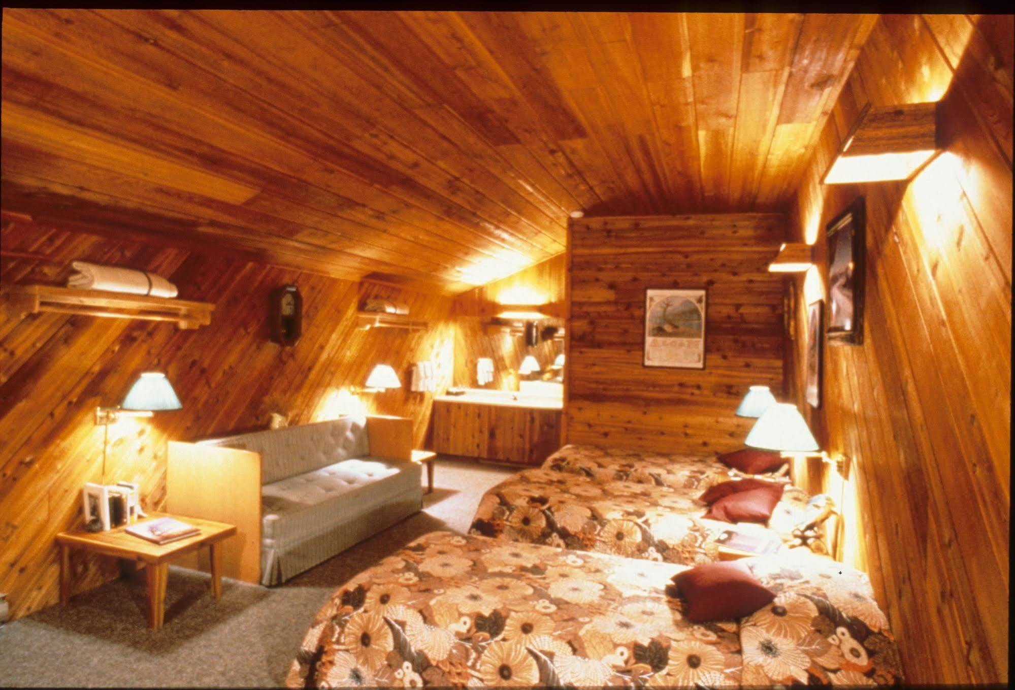 Inconnu Lodge Mcevoy Lake Exterior foto